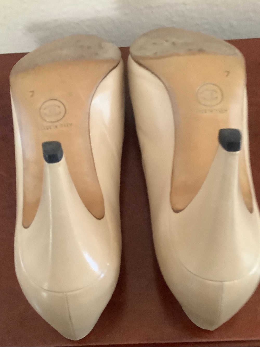 CHANEL Beige and Black Pointed Toe Leather Pumps - Picture 4 of 5